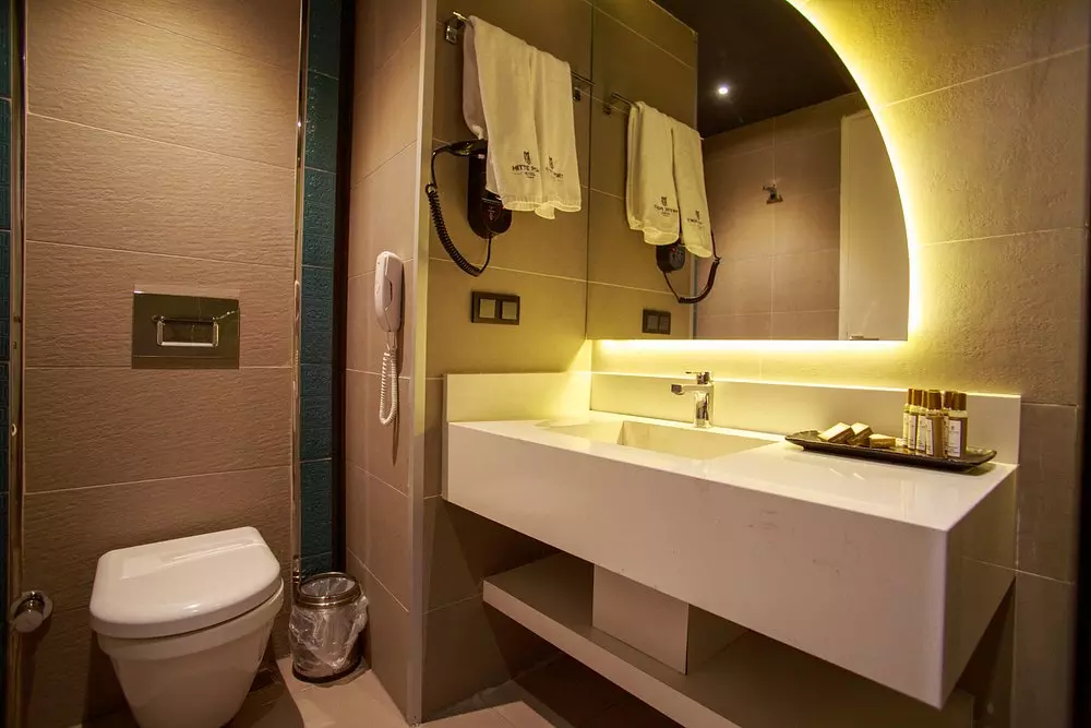 دستشویی و سرویس هتل میت پورت